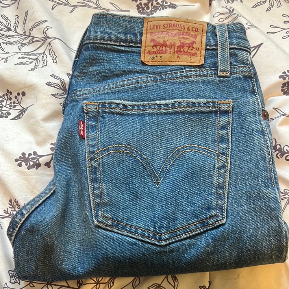 Levi's Classic Blue Straight Jeans with Signature Details